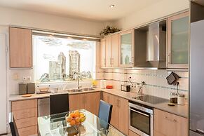 Bright & Spacious two-floor Family Garden Home