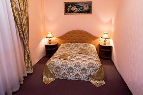 Dvoryanskaya Hotel