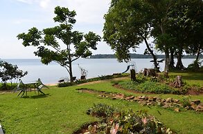 Ssese Islands Beach Hotel - Hostel