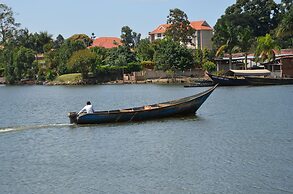 Ssese Islands Beach Hotel - Hostel