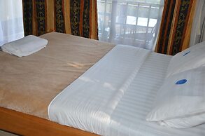 Ssese Islands Beach Hotel - Hostel
