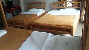 Ssese Islands Beach Hotel - Hostel