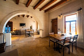 Design Cave Hotel