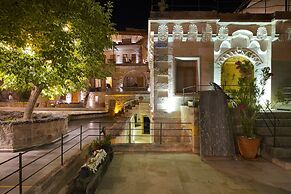 Design Cave Hotel