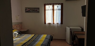 B&B Arghjola