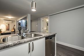 Spacious DAL & Downtown Apartments