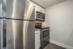 Spacious DAL & Downtown Apartments