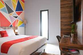 RedDoorz Plus near UNIMED Medan