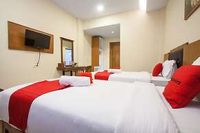 RedDoorz Premium @ Jalan Cengkeh
