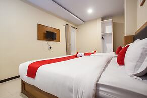 RedDoorz Premium @ Jalan Cengkeh
