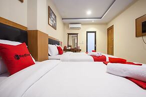 RedDoorz Premium @ Jalan Cengkeh