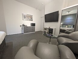 Hotel 33