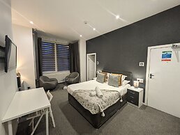 Hotel 33