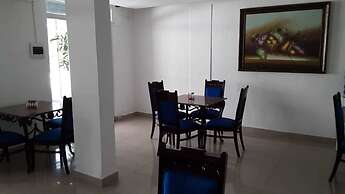 The Garden Hotel y Restaurant