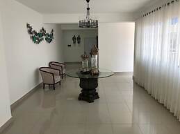 The Garden Hotel y Restaurant
