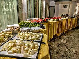 Max Luxury Suite