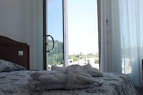 Max Luxury Suite