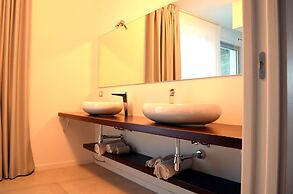 Max Luxury Suite