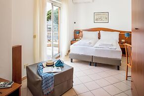 Hotel Tritone