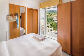 Hotel Tritone