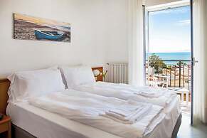 Hotel Tritone