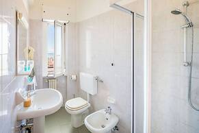 Hotel Tritone