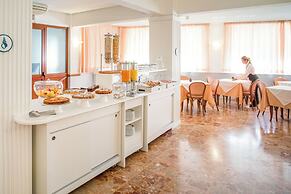 Hotel Tritone
