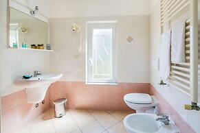 Hotel Tritone
