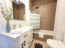 Caparica Cliff View by Host-Point