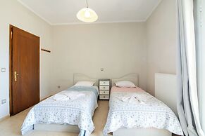 The Olive Grove Cottage by Konnect, 2.5 km from Ipsos