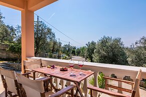 The Olive Grove Cottage by Konnect, 2.5 km from Ipsos