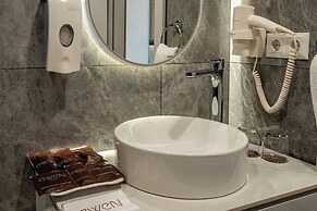 Awen Lara Hotel