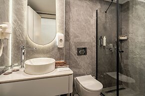 Awen Lara Hotel
