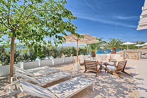 Livingstone Beach House