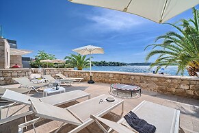 Livingstone Beach House