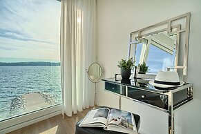 Livingstone Beach House