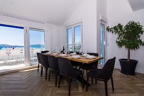 Seafront Luxury Apartments Fun
