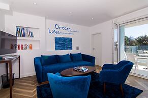 Seafront Luxury Apartments Fun