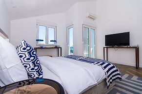 Seafront Luxury Apartments Fun