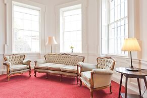 Henrietta Suites City Centre