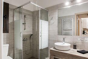 Nicholas Point Apartments and Rooms