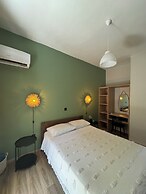 Olive Garden Studios & Apts