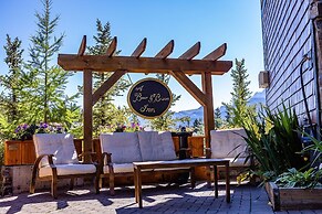 A Bear and Bison Inn