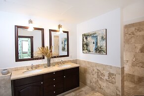 Aqua Vue by Island Properties Online