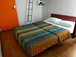 Hotel Thania