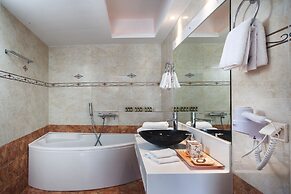 Arlene Suites