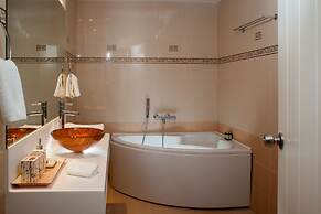 Arlene Suites