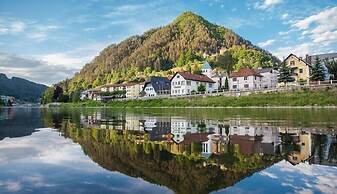 Villa Home & Garden Lasko