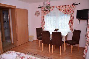Villa Home & Garden Lasko