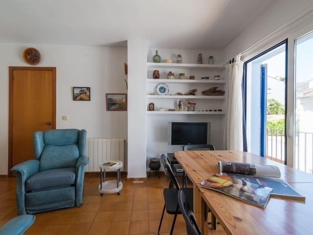 Family flat with parking near beach